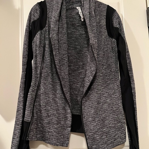 Lululemon wrap jacket RARE - Picture 3 of 4
